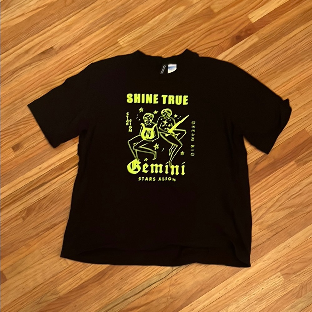 H&M Black and Yellow Short Sleeve Tee